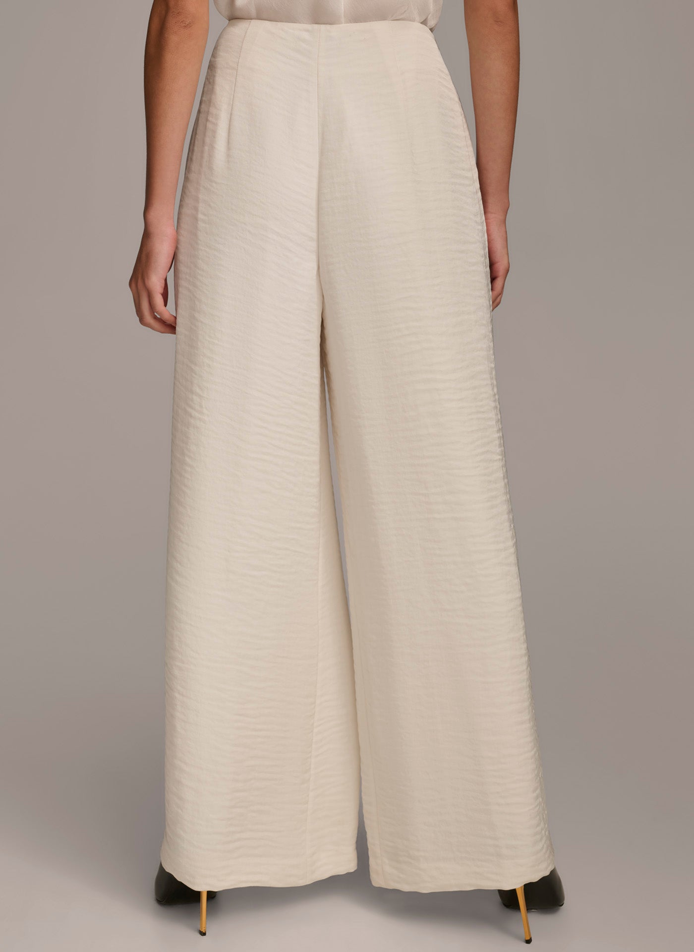 (image for) DELICATE PLEATED WIDE LEG PANT